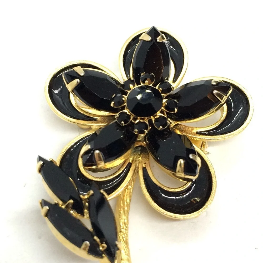 !!SOLD!! VINTAGE BLACK RHINESTONE FLOWER BROOCH PIN GOLD TONE - Picture 10 of 17
